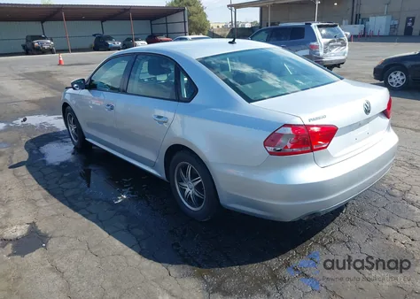 2012 Volkswagen Passat 2.5L S z USA, uszkodzony, nr VIN 1VWAP7A34CC078380